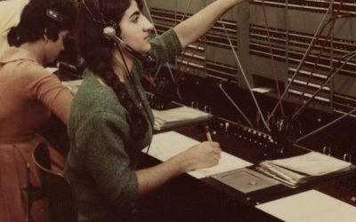 „Hier Teheran, bitte sprechen!“ | Iranische Telefonistinnen bei der Bundespost – und der Kampf der iranischen Frauen heute