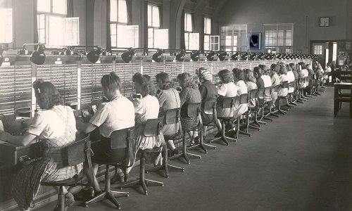 Online-Express-Führung | Arbeitsplatz Klappenschrank: Das Fräulein vom Amt zum Internationalen Frauentag
