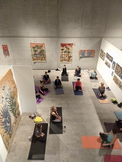 Kopfstand, Kobra und Kunst | Museen als Yoga-Location