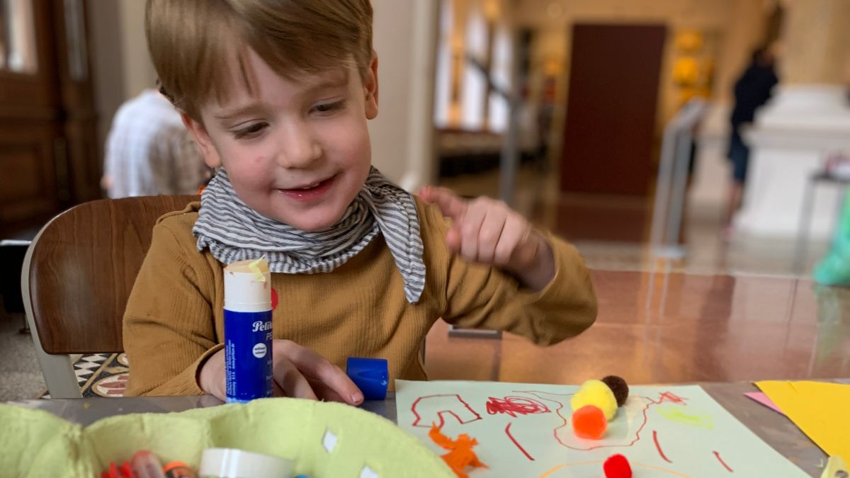 Kreativ und schick: Recycling-Schmuck | Herbst-Ferien-Programm für kleine Kids