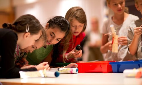 Streng geheim! Geheime Botschaften mit Geheimtinten | Herbst-Ferien-Programm für große Kids