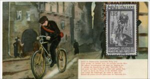 Postkarte mit Radfaherer, plus italienische Briefmarke mit Radrennfahrer