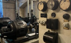 Blick in den Rohrpostkeller mit der Technik der Rohrpost
